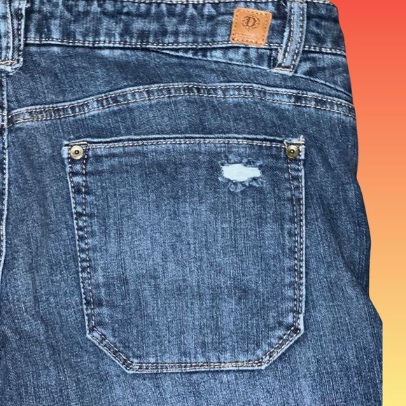 NWT Plus Size Democracy Flex-ellant Girlfriend Embroidered Cuffed Jeans 14W #127 - Picture 4 of 14